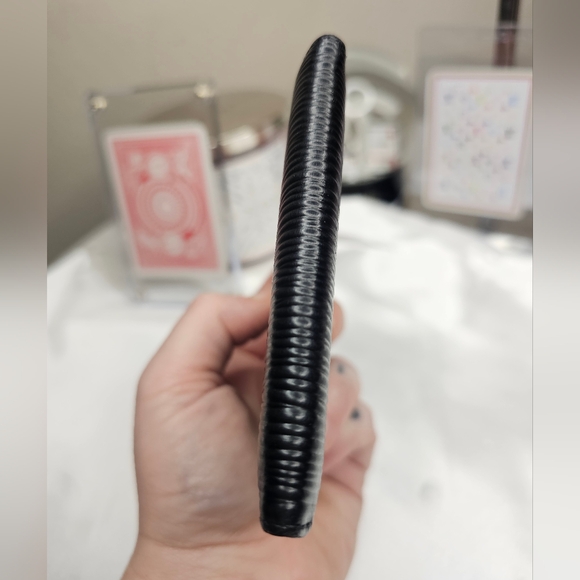 Like New Louis Vuitton Epi Bifold Wallet! - Picture 11 of 16